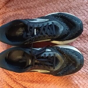 Brooks Men's Black and White Athletic Shoes